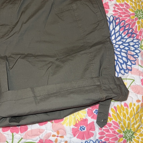 DNKY JEANS SIZE 14 WOMENS ARMY GREEN SHORTS - Picture 5 of 5